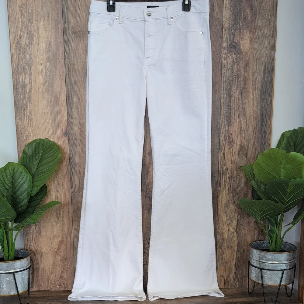 Express Women's Crisp White Mid Rise 70s Flare Jeans 8L       P247 - Picture 2 of 15